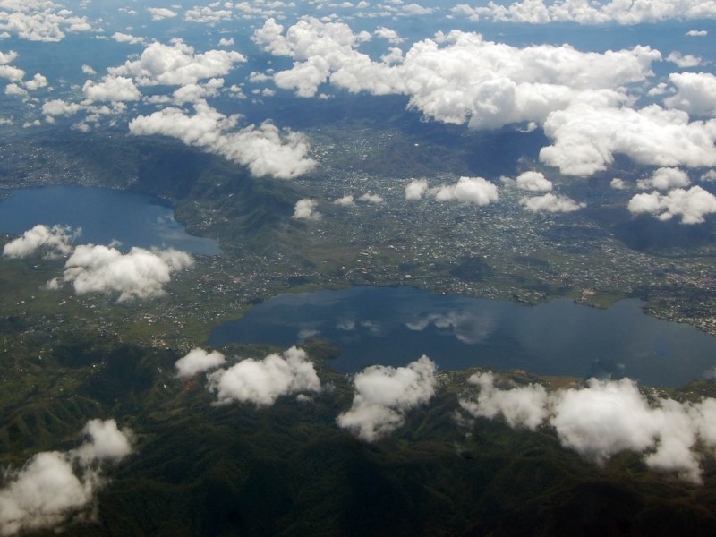 danau kembar. gambar via: Wego